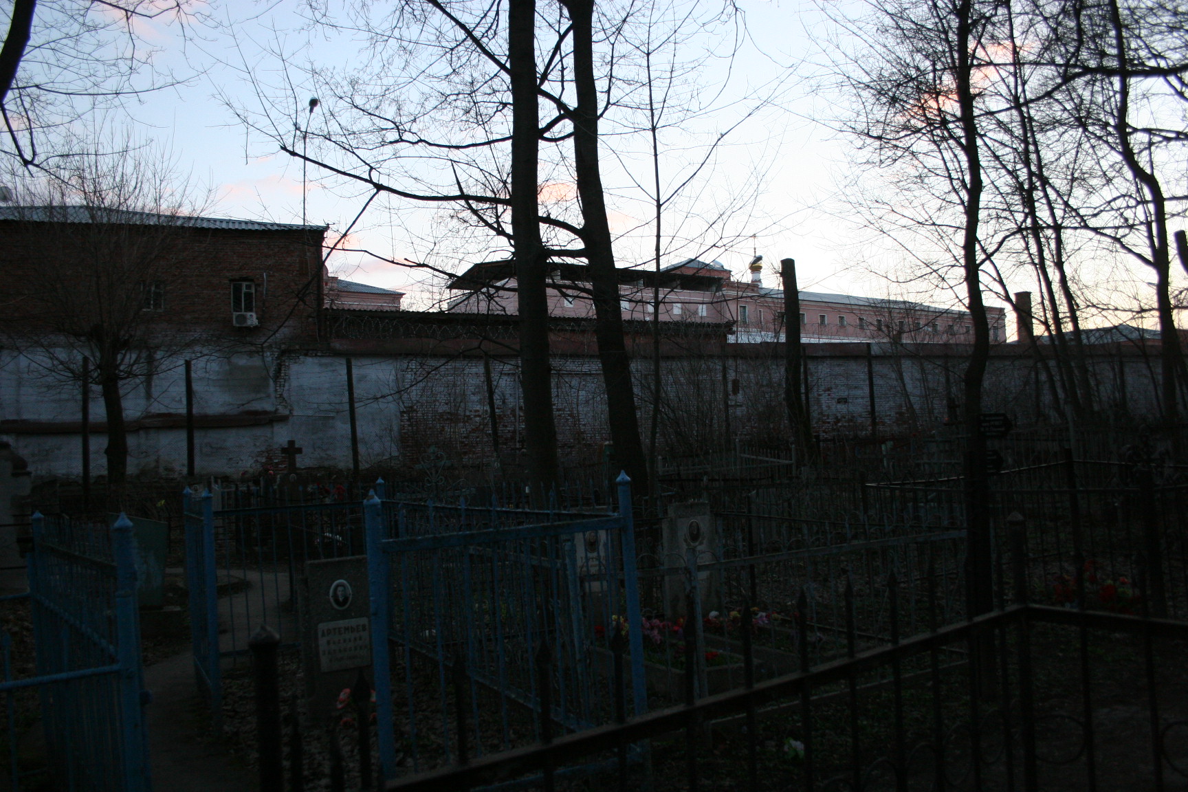 Захоронение заключенных. Кладбище юр-шор воркута юршор. Захоронение осуждённых. Захоронение пожизненно осужденных. Кладбища для осужденных.